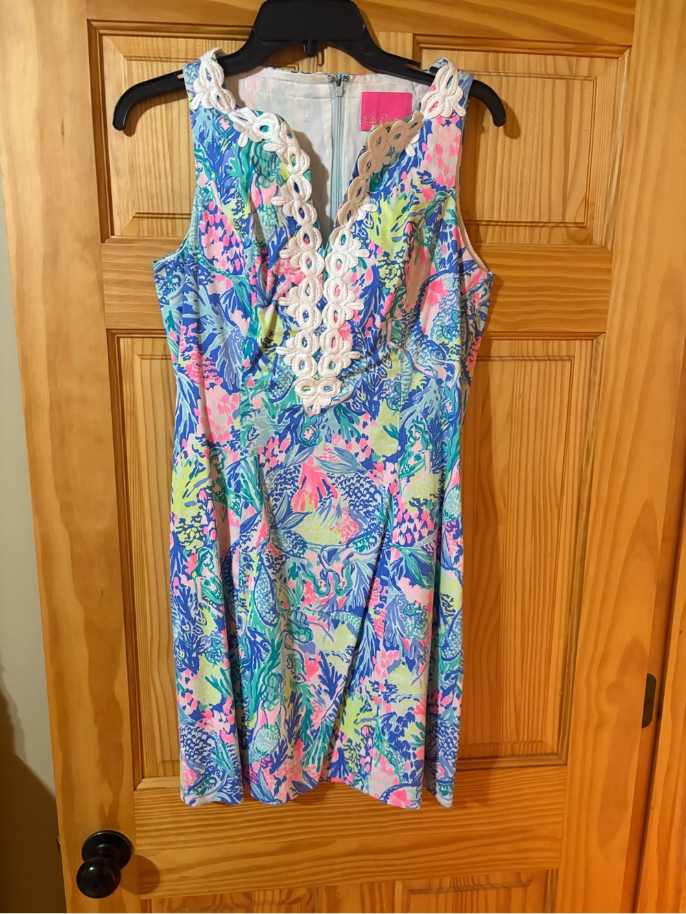 Lilly Pulitzer Girls Tropical Dress with White Lace Trim. Fits more like a 6.